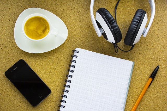 5 podcasts que todo estudiante de inglés debería escuchar